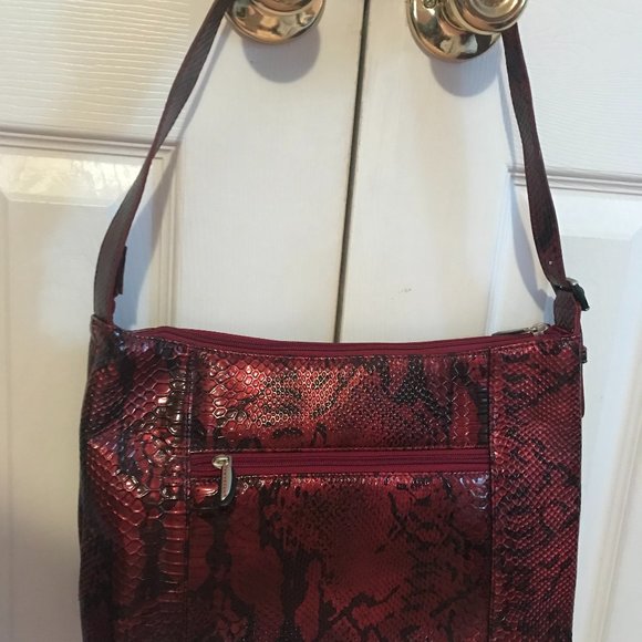 Faux Snake skin zip top hobo bag - Picture 2 of 4